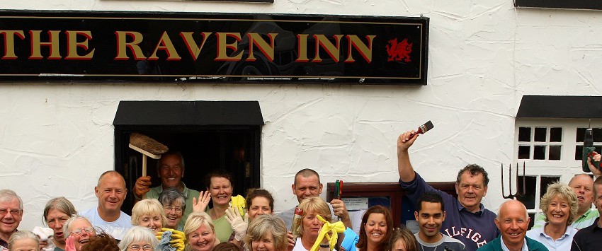 The Raven Inn, Llanarmon Feature